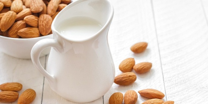 11 benefícios para a saúde do leite de amêndoa